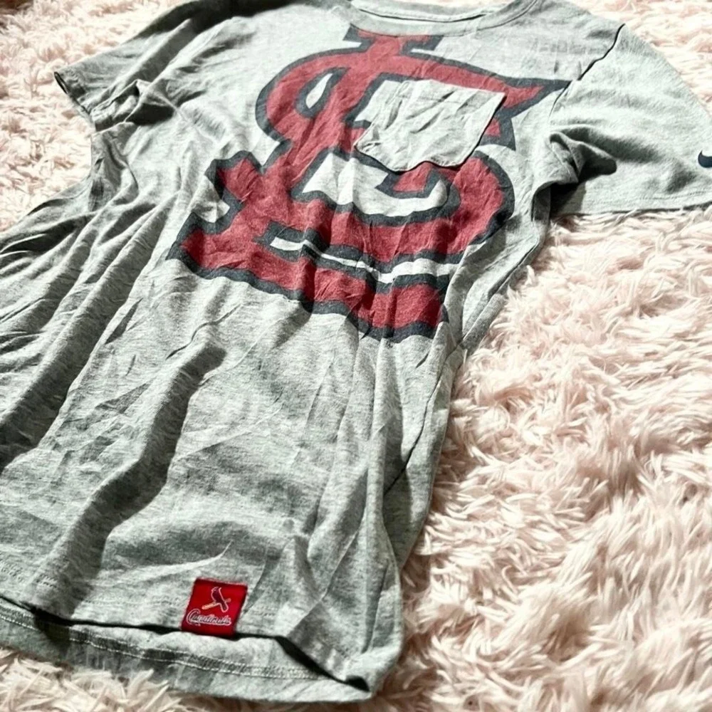 Nike MLB Sportswear STL Cardinals Bush‎ Stadium Tshirt Womens M Baseball Athlete